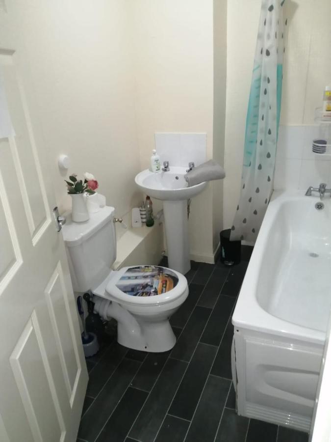 Westcott Road Home Ливърпул Екстериор снимка